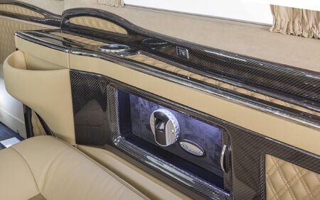 KLASSEN VIP VAN MVD 9000