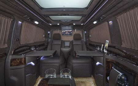 KLASSEN VIP VAN MVD 9018