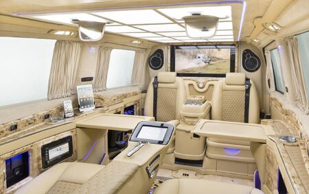 KLASSEN VIP VAN MVD 9013