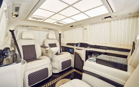 KLASSEN VIP VAN MVD 9028