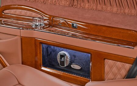 KLASSEN VIP VAN MVD 9003