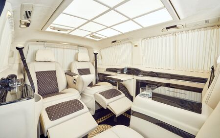 KLASSEN VIP VAN MVD 9028