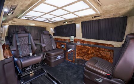 KLASSEN VIP VAN MVD 9056