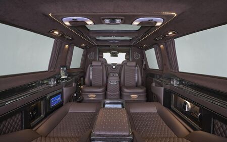 KLASSEN VIP VAN MVD 9032