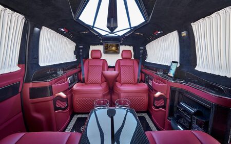 KLASSEN VIP VAN MVD 9033