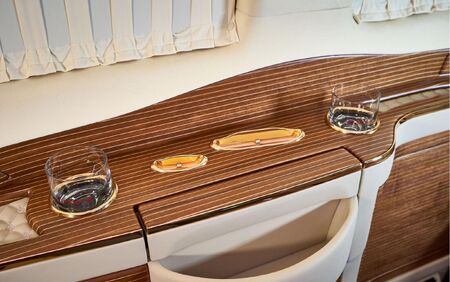 KLASSEN VIP VAN MVD 9051