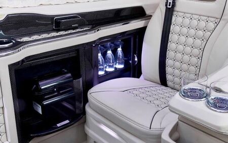 KLASSEN VIP VAN MVD 9057