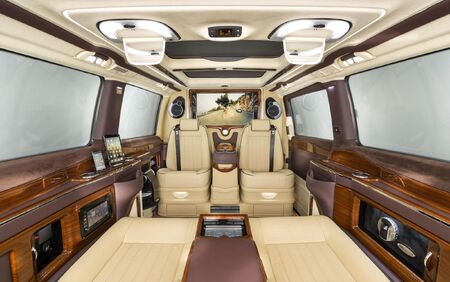 KLASSEN VIP VAN MVD 9025