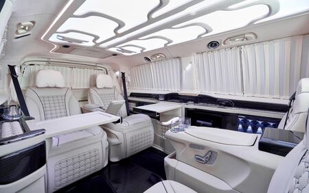 KLASSEN VIP VAN MVD 9057