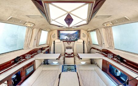 KLASSEN VIP VAN MVD 9053