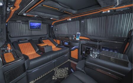 KLASSEN VIP VAN MVD 9022