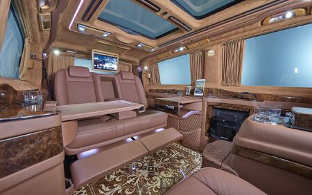 KLASSEN VIP VAN MVD 9023