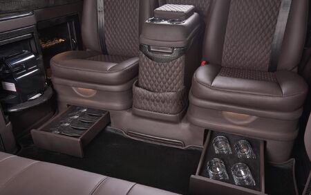 KLASSEN VIP VAN MVD 9032