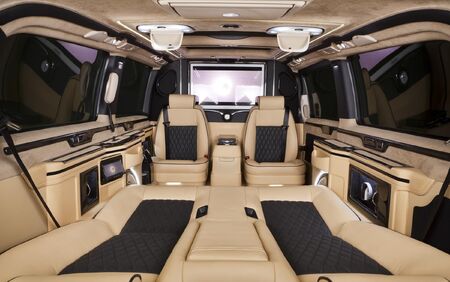 KLASSEN VIP VAN MVD 9007