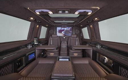 KLASSEN VIP VAN MVD 9032