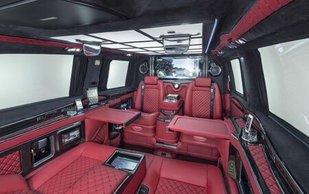 KLASSEN VIP VAN MVD 9054