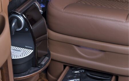 KLASSEN VIP VAN MVD 9019