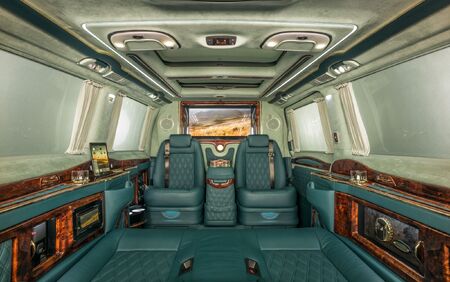 KLASSEN VIP VAN MVD 9026