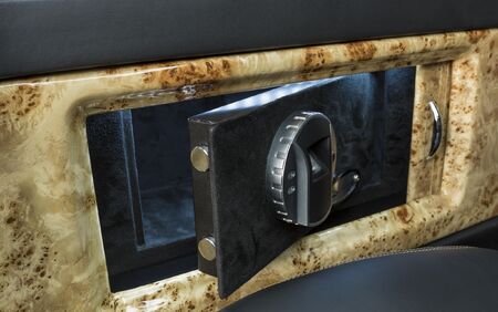 KLASSEN VIP VAN MVD 9011