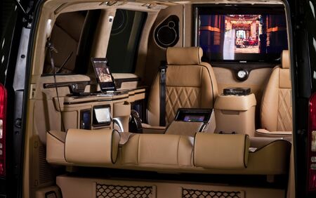 KLASSEN VIP VAN MVD 9006