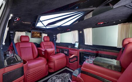 KLASSEN VIP VAN MVD 9033