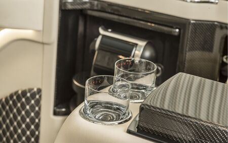 KLASSEN VIP VAN MVD 9015