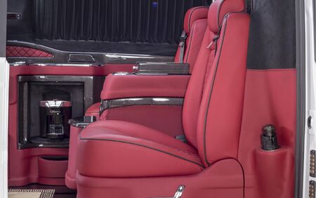 KLASSEN VIP VAN MVD 9054