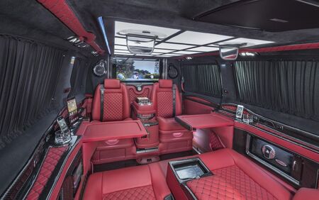 KLASSEN VIP VAN MVD 9054