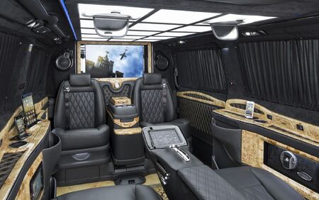 KLASSEN VIP VAN MVD 9011