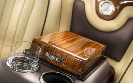 KLASSEN VIP VAN MVD 9025