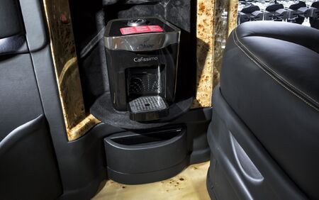 KLASSEN VIP VAN MVD 9011