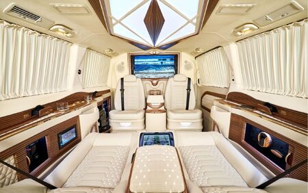 KLASSEN VIP VAN MVD 9051