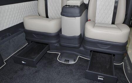 KLASSEN VIP VAN MVD 9005