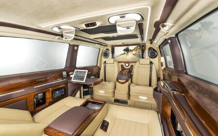 KLASSEN VIP VAN MVD 9052