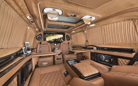 KLASSEN VIP VAN MVD 9017