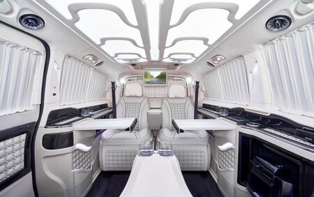 KLASSEN VIP VAN MVD 9057