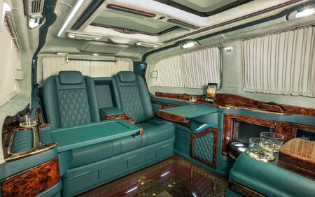 KLASSEN VIP VAN MVD 9026