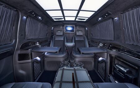 KLASSEN VIP VAN MVD 9031