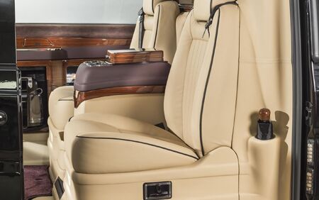 KLASSEN VIP VAN MVD 9025