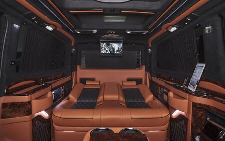 KLASSEN VIP VAN MVD 9009