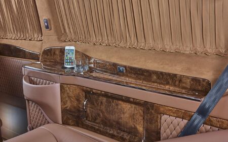 KLASSEN VIP VAN MVD 9023