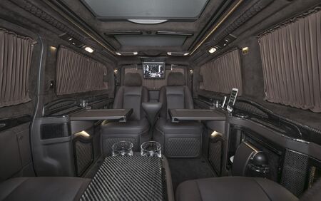 KLASSEN VIP VAN MVD 9021