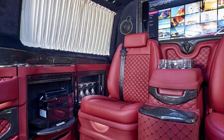 KLASSEN VIP VAN MVD 9033