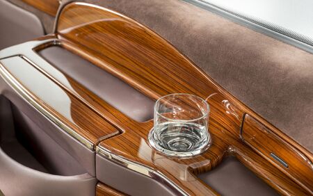 KLASSEN VIP VAN MVD 9052