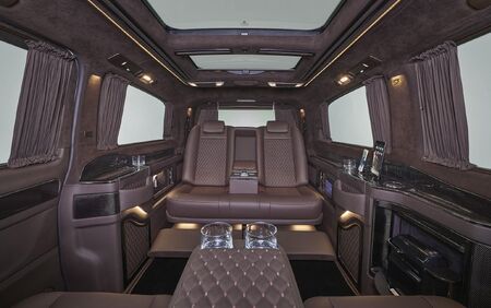 KLASSEN VIP VAN MVD 9032