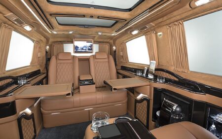 KLASSEN VIP VAN MVD 9012