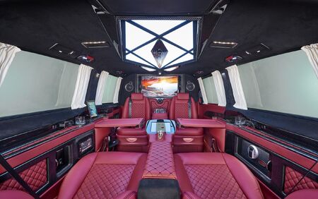 KLASSEN VIP VAN MVD 9033