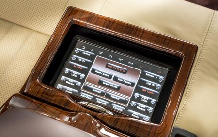 KLASSEN VIP VAN MVD 9052