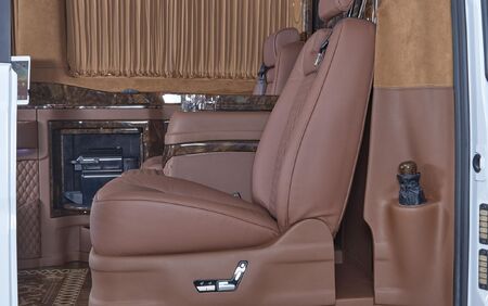 KLASSEN VIP VAN MVD 9023