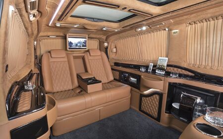 KLASSEN VIP VAN MVD 9012